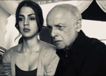 An Old Video Of Mahesh Bhatt Hugging Jiah Khan Went Viral After The Leak Of Mahesh Bhatt’s WhatsApp Chats With Rhea Chakraborty!