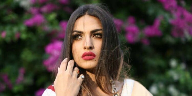 Famous Actress Himanshi Khurana Tested Positive For COVID-19 After Supporting Farmers In Their Protest!