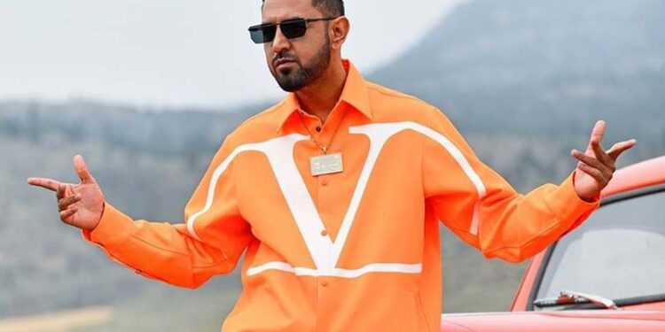 Gippy Grewal Released the Teaser of His Upcoming Song “2 Seater”