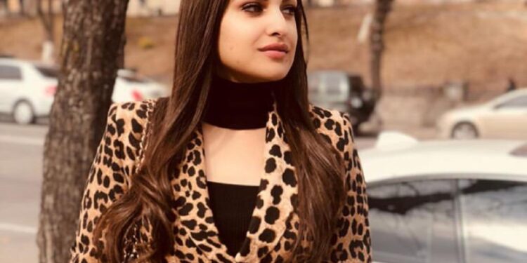 Himanshi Khurana Recovered From The COVID-19; Tested Negative and Got Discharged from the Hospital!