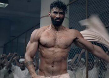 Kartik Aaryan Revealed the Poster of His Next Fil Titled “Dhamaka” on the Occasion of His Birthday