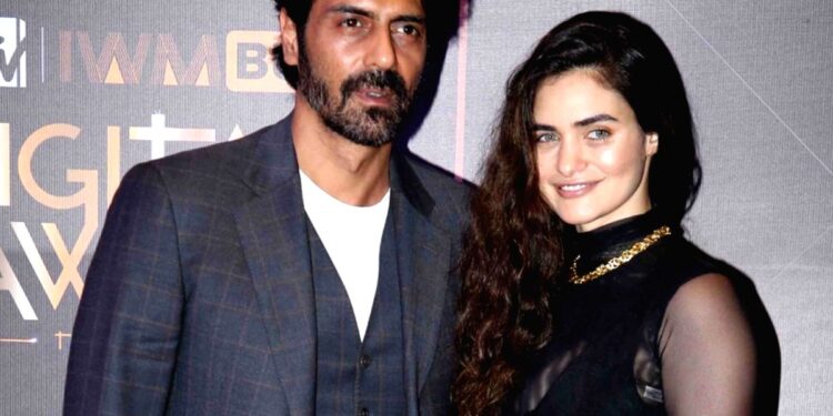 Kartik Aaryan Revealed the Poster of His Next Fil Titled “Dhamaka” on the Occasion of His Birthday