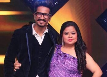 Kartik Aaryan Revealed the Poster of His Next Fil Titled “Dhamaka” on the Occasion of His Birthday