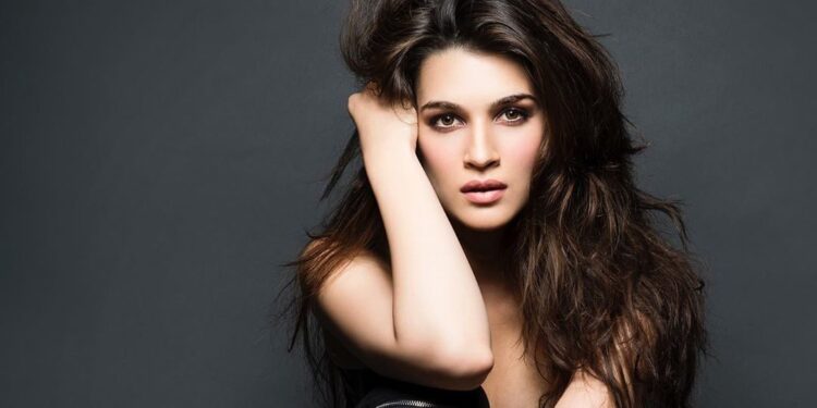 Kriti Sanon Finally Tested Negative for COVID-19; Expressed Her Gratitude