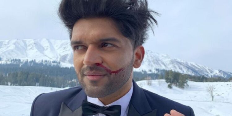 Guru Randhawa Got Injured While Shooting in Kashmir at -9°C!