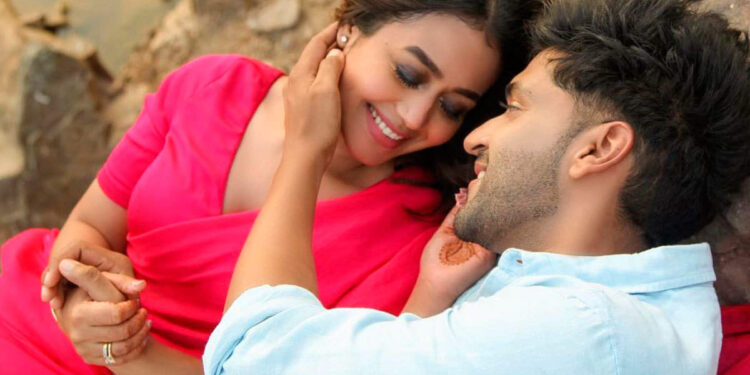 Gura Randhawa & Neha Kakkar Shared a Still from Their New Song!!