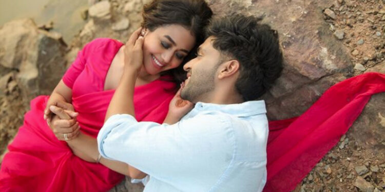 Guru Randhawa & Neha Kakkar Revealed the Release Date of Their Next Song Titled “Aur Pyaar Karna Hai”