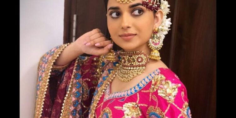 Nimrat Khaira Never Fails to Amaze Fans with Her Simplicity & Traditional Looks!! Here are Her Top Looks!!