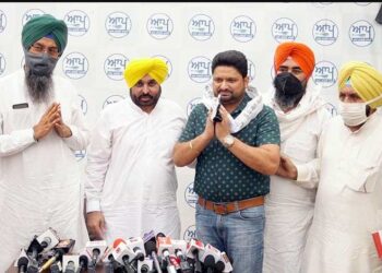 Famous Punjabi Singer Balkar Sidhu Joined Aam Aadmi Party!
