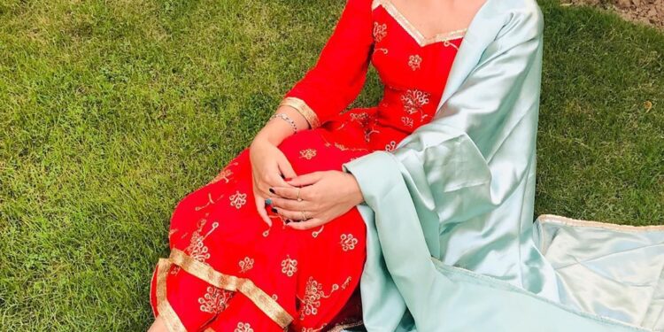 Famous Punjabi Singer Jenny Johal Dubbed Six New Songs!