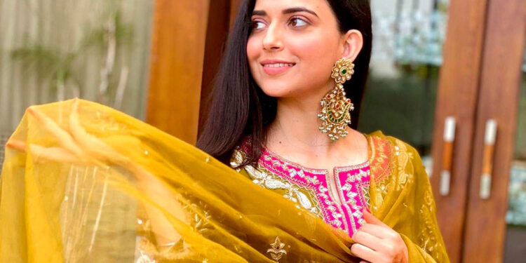 According to Desi Crew, Nimrat Khaira is All Set to Release a New Music Album!