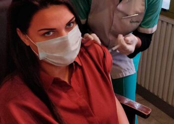 Himanshi Khurana is Fully Vaccinated as She Received the Second Dose of Covid-19 Vaccine