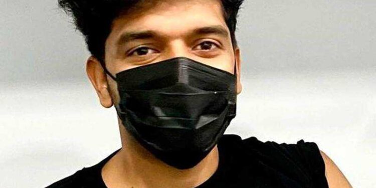 Guru Randhawa is Completely Vaccinated as He Recently Got His Second Dose of Vaccination!
