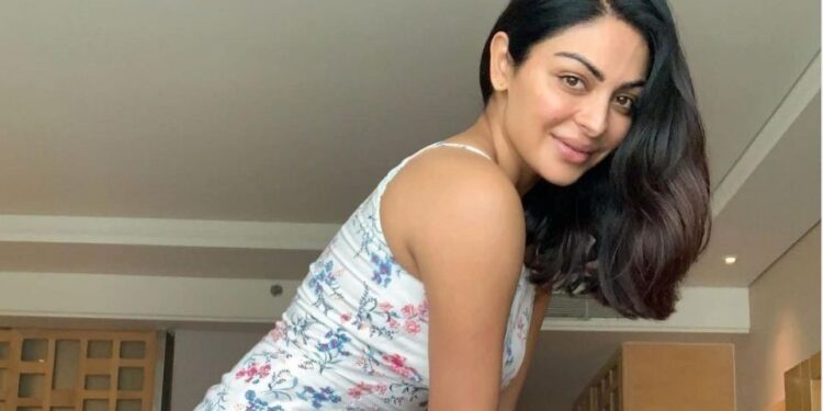 Neeru Bajwa’s Latest Reel on “Jalebi Baby” is Winning the Internet